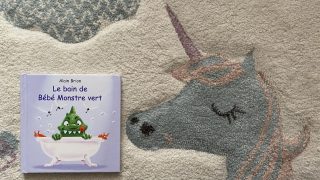 Le bain de Bébé Monstre vert